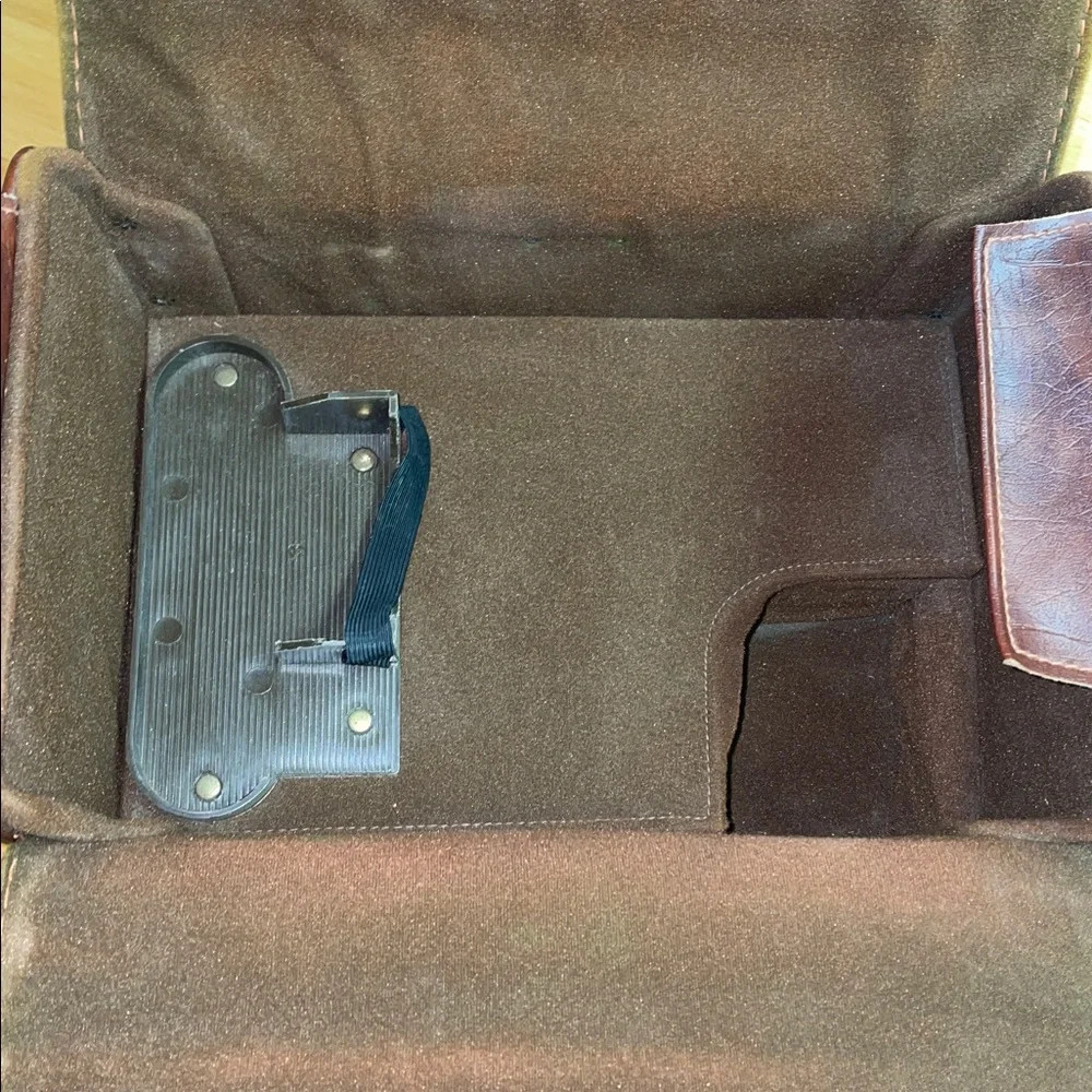 Vintage Tucky Brown Leather Hard Camera Case w Shoulder Strap.‎